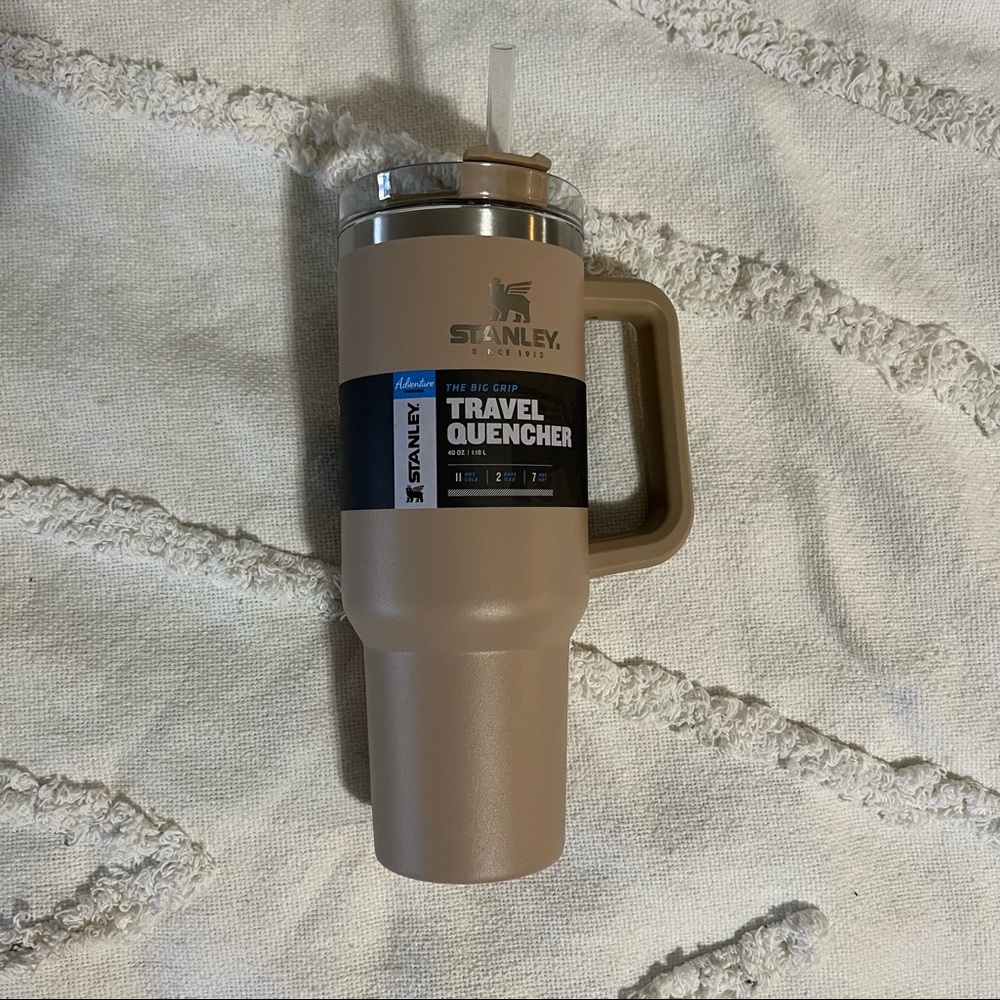 STANLEY ADVENTURE QUENCHER TRAVEL TUMBLER 40 OZ driftwood